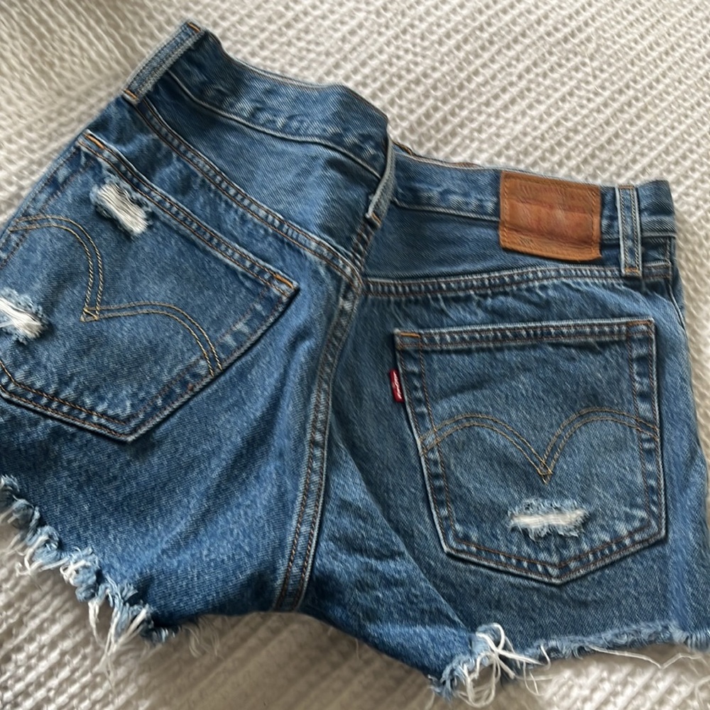 Levi jean shorts - Picture 2 of 2